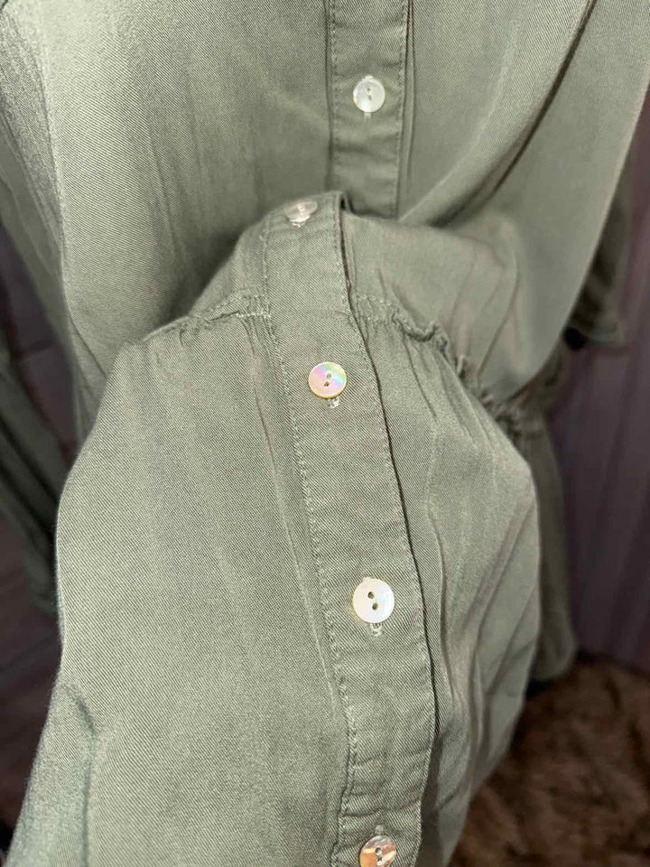 M - Aura Button Down