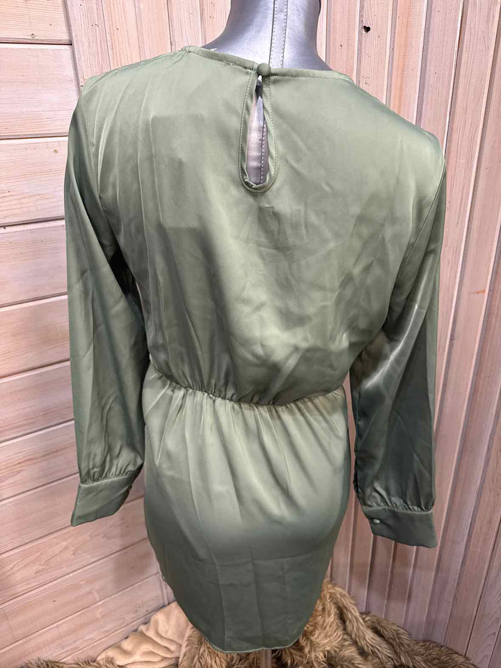 M - Pretty Garden Dress