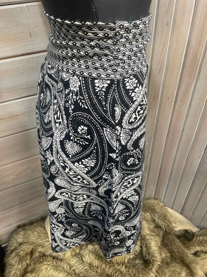L - Faded Glory Skirt