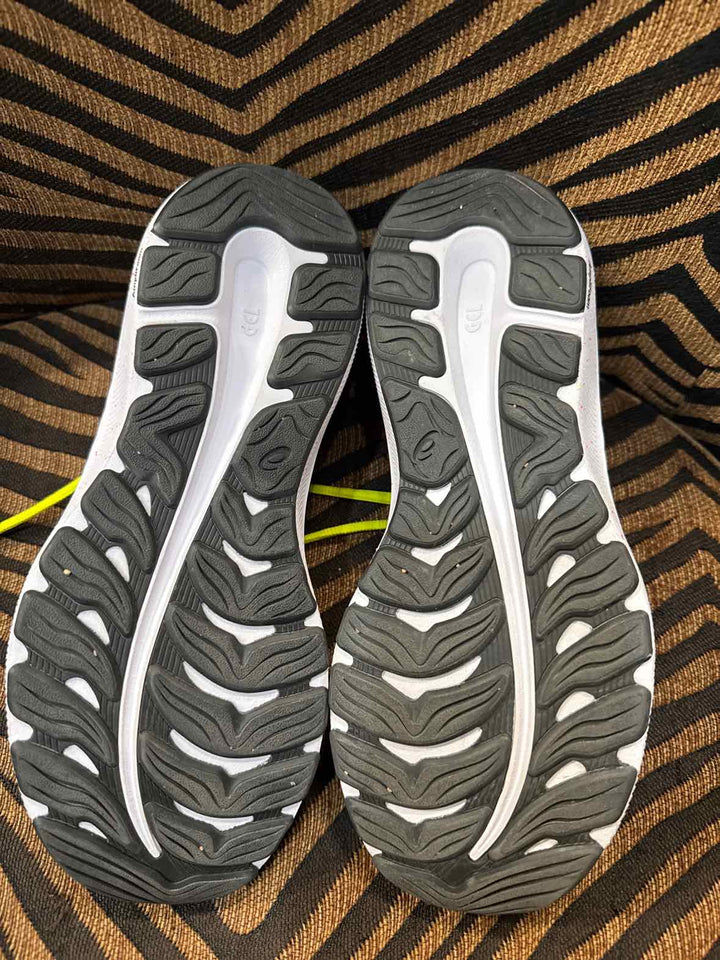 8.5 - Asics Athletic Sneaker