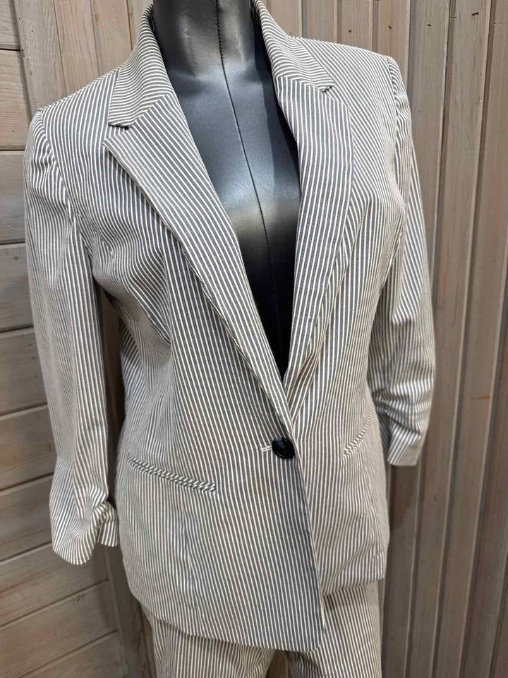 8 - Jones Studio Outfit