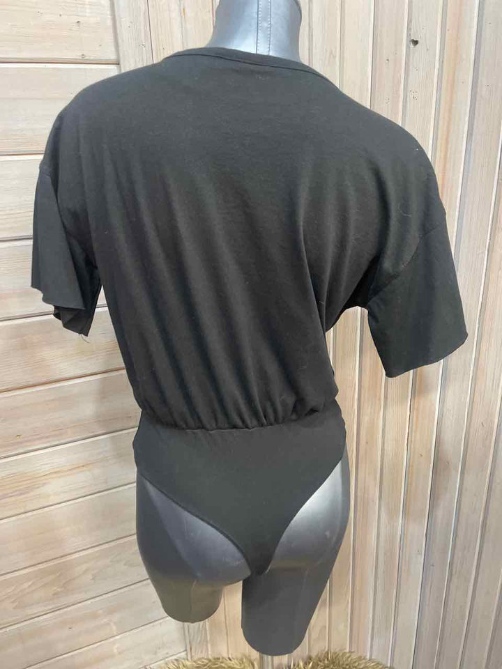 S - Universal Thread T-Shirt/Bodysuit
