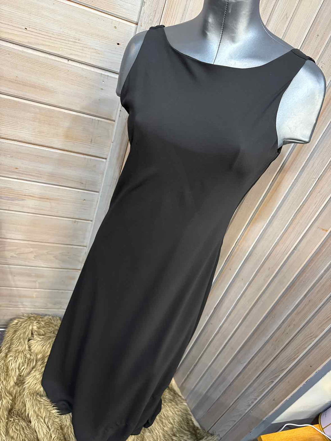 9/10 - Alyn Paige Dress