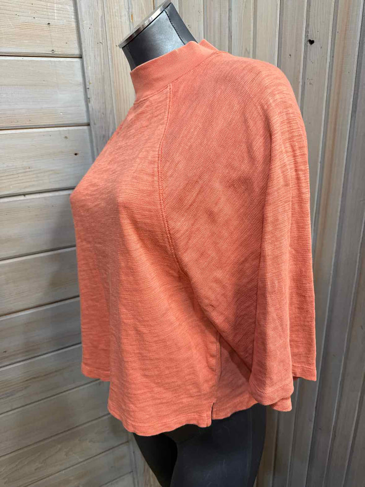 M - Universal Thread T-Shirt