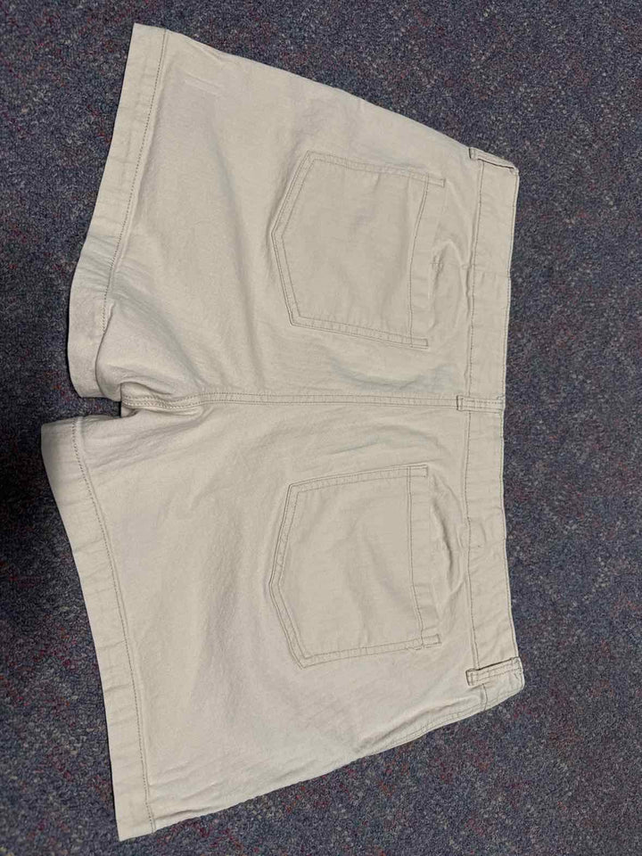 18 - a.n.a. Shorts