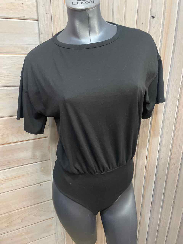 S - Universal Thread T-Shirt/Bodysuit