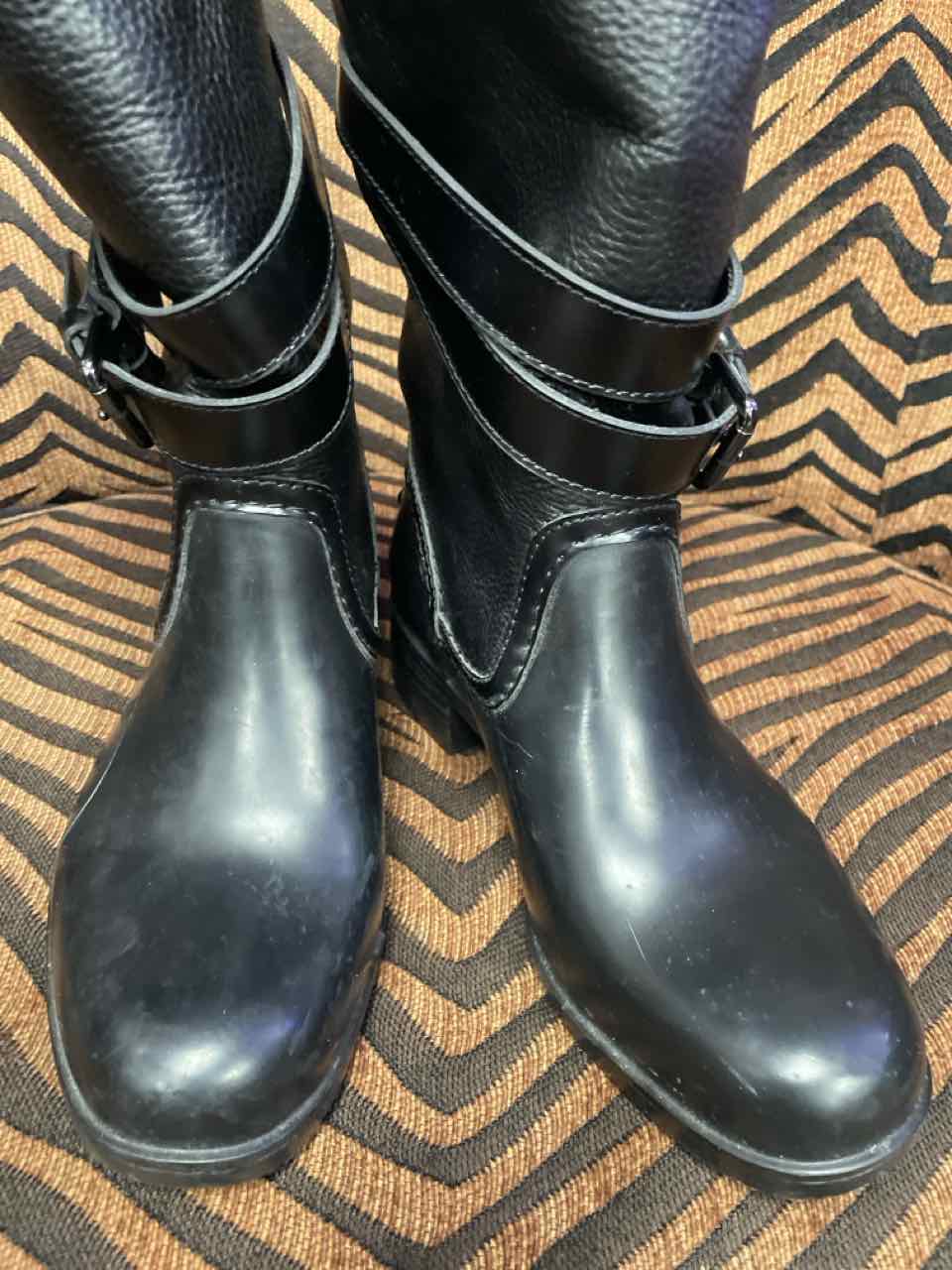 7B - Coach Boots