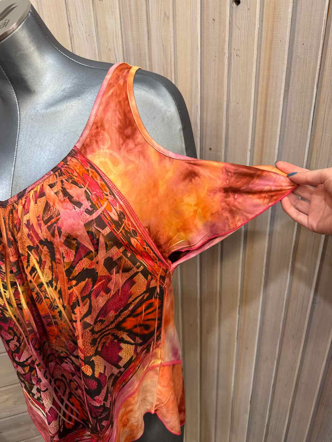 S - one world Cold Shoulder