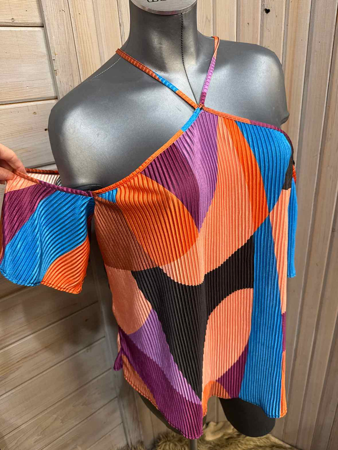 L - BOLD elements Cold Shoulder