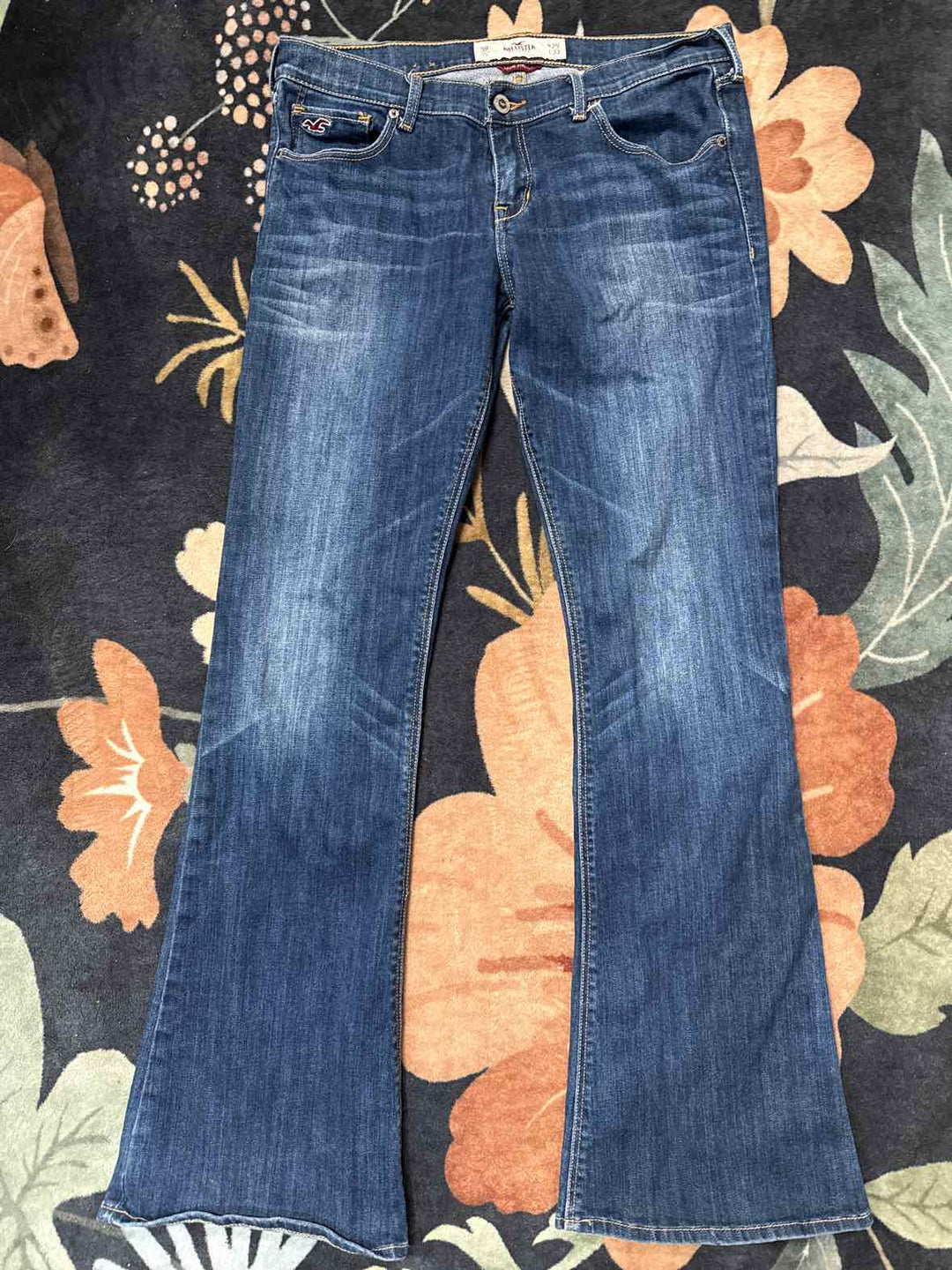 29/33 - Hollister Jeans