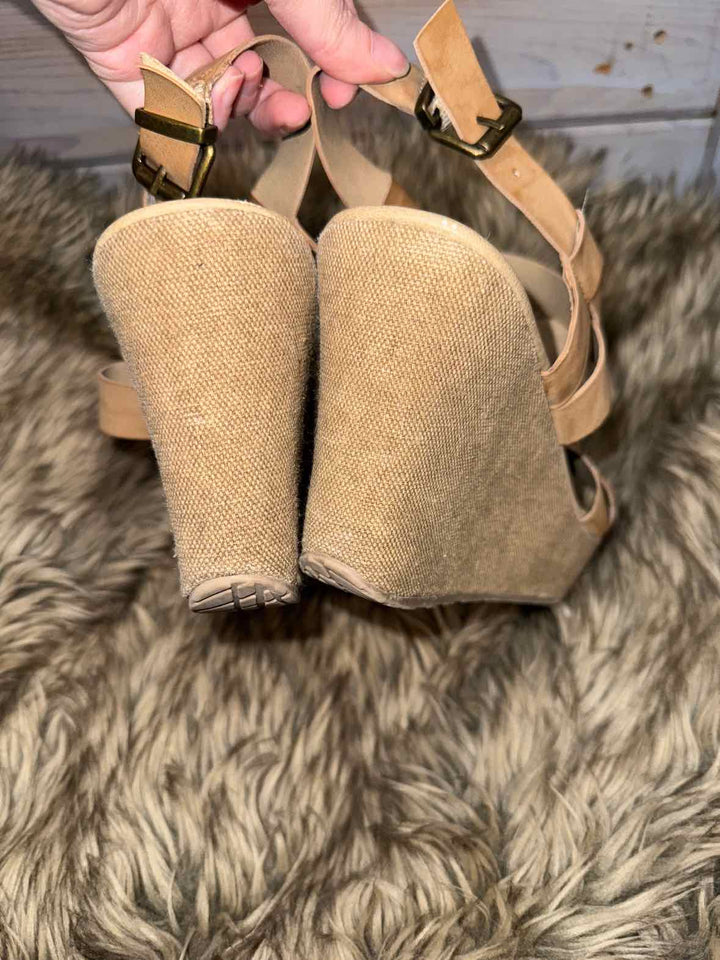 8 - Maurices Sandals