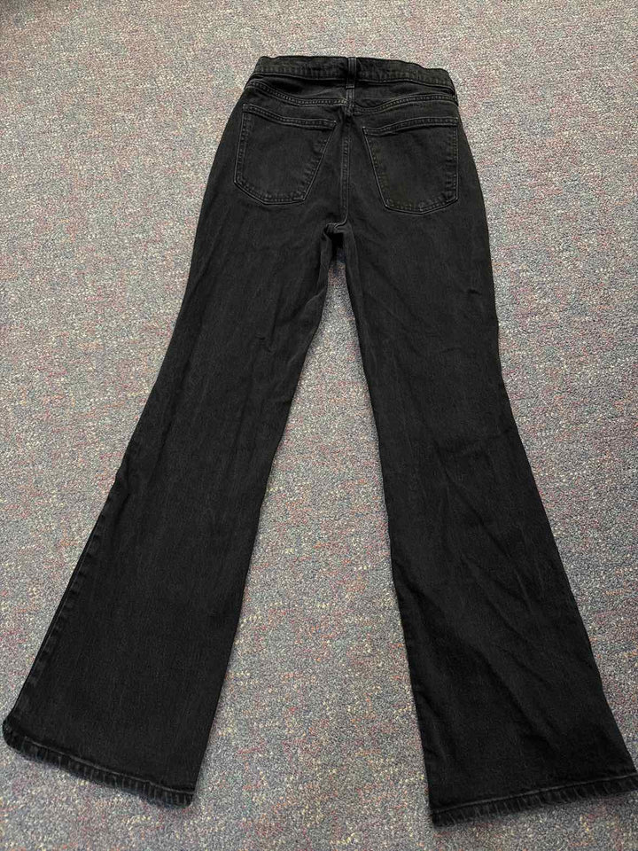 6 - Universal Thread Jeans