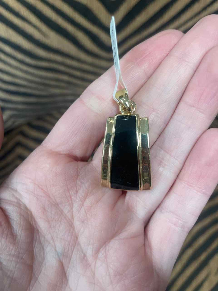 Jewelry - Lia Sophia Pendant
