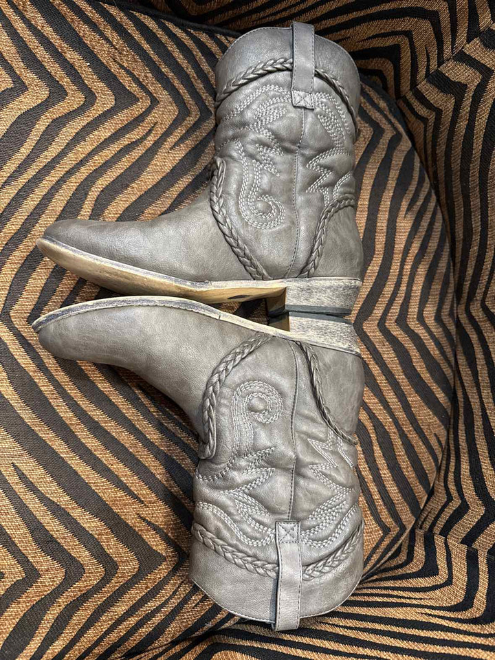 8 - Journee Collection Boots