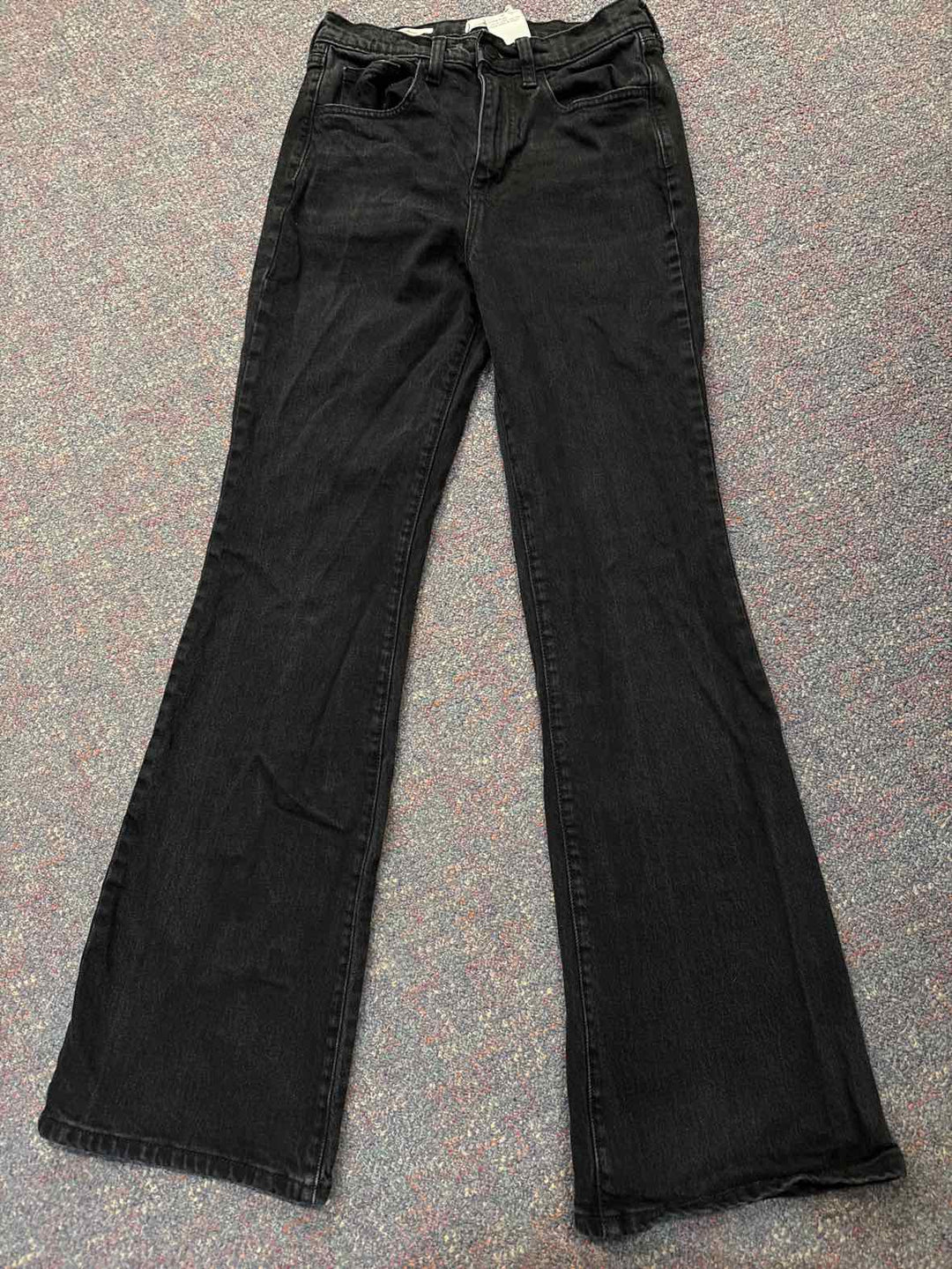 6 - Universal Thread Jeans