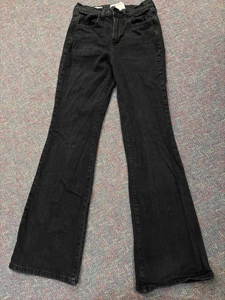 6 - Universal Thread Jeans