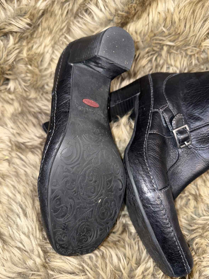 8.5 - Clarks Boots
