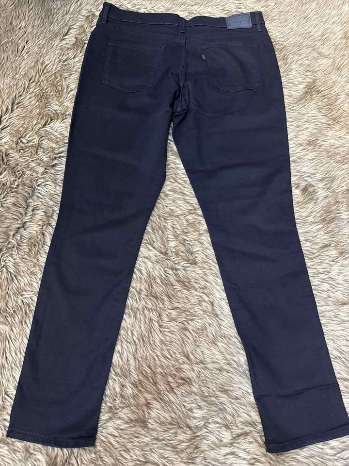 32 - Levi Strauss & Co. Jeans