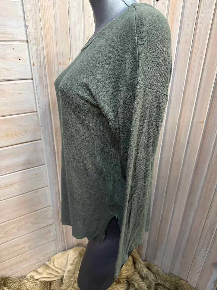 S - American Eagle Long Sleeve