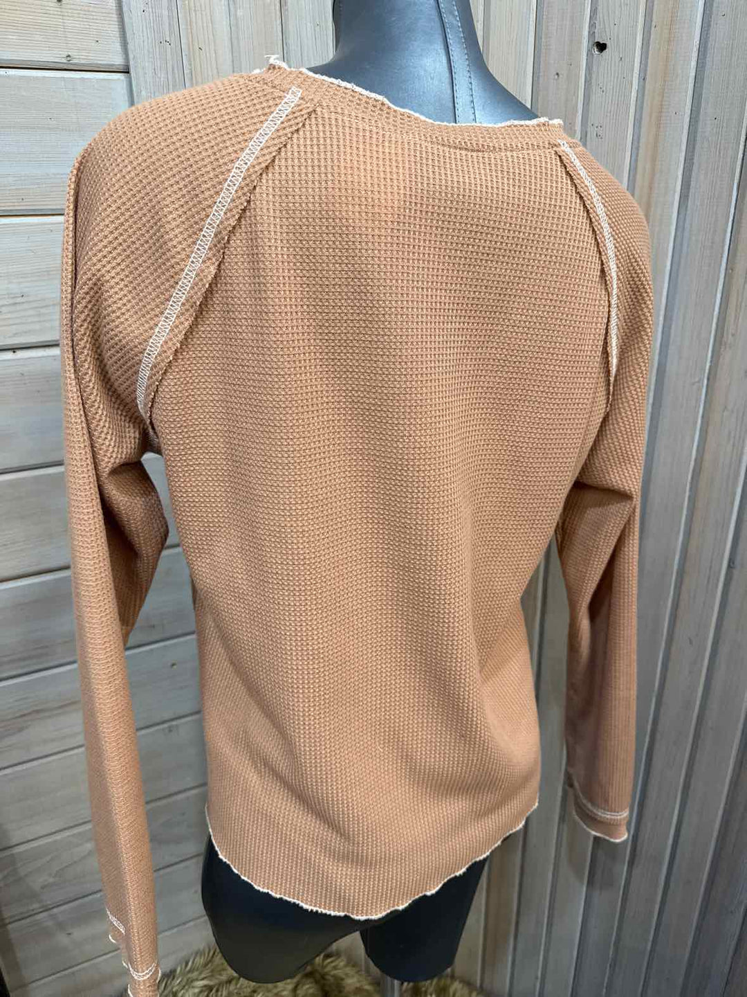 L - Unbranded Long Sleeve