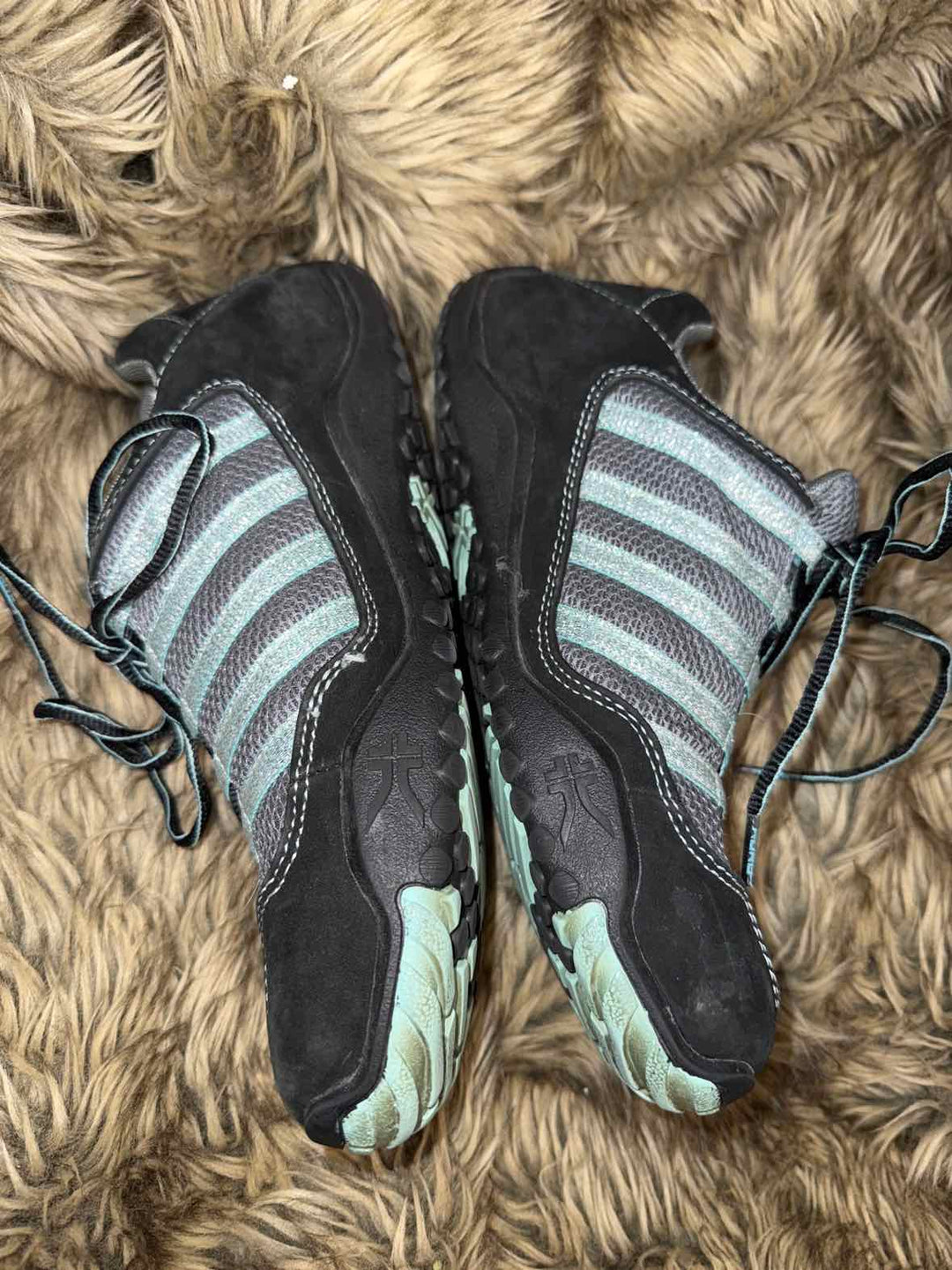 9 - KURU Sneakers