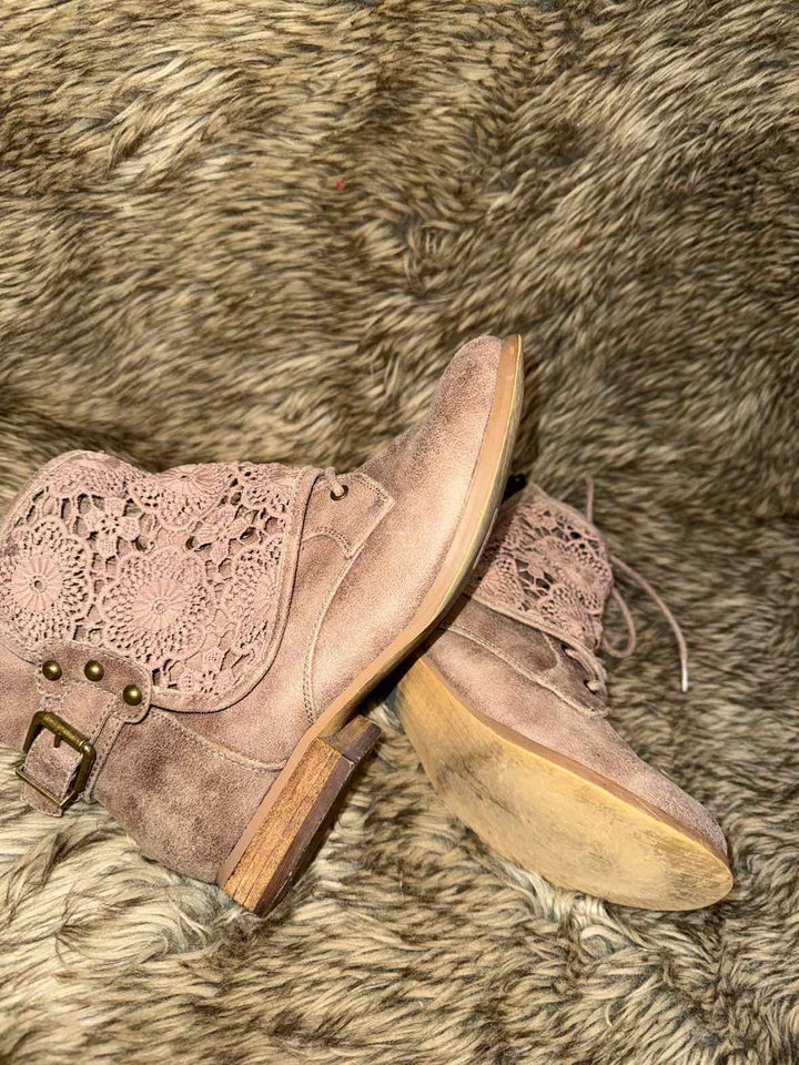 7.5 - Not Rated Boots