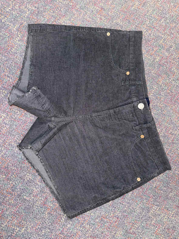 12 - Gap Shorts
