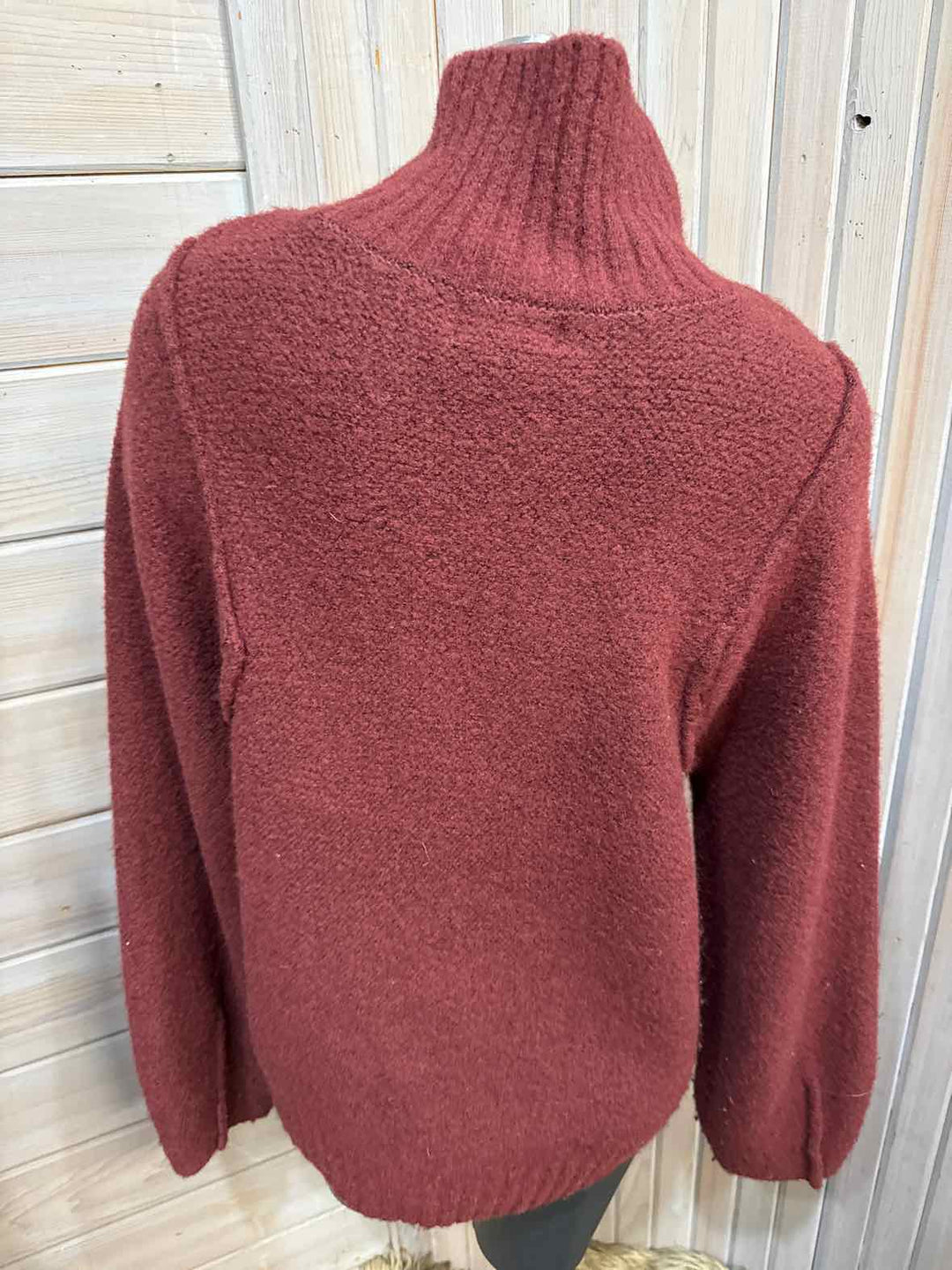 M - Universal Thread Sweater