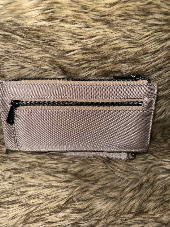 Wallet - lug Clutch