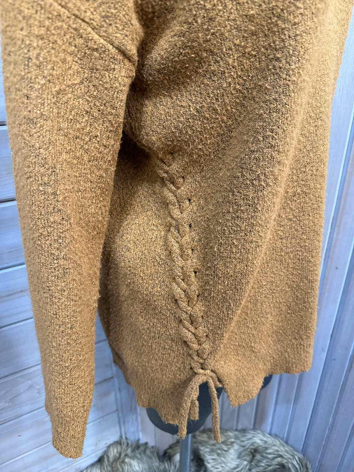 M/L - debut Sweater
