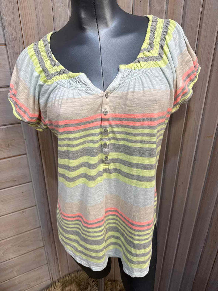 L - Gap T-Shirt
