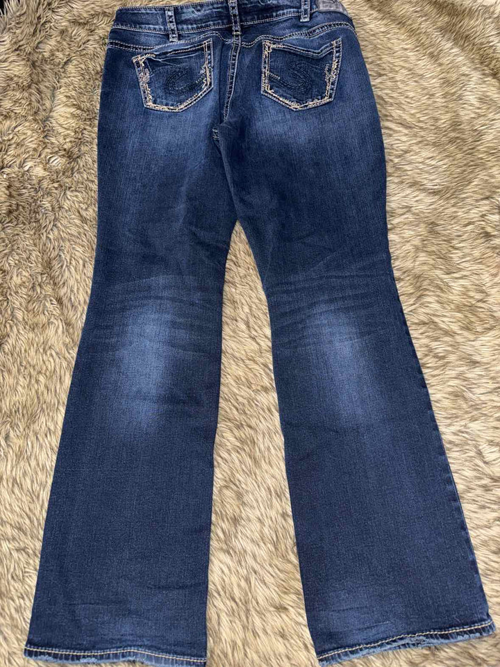 14/33 - Silver Jeans