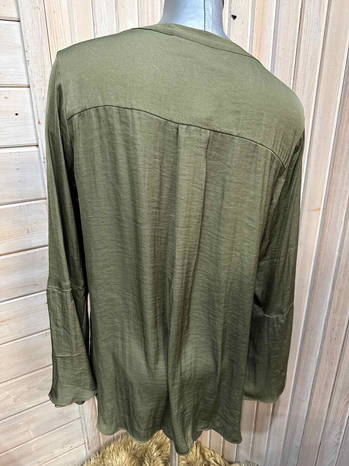 L - Simply Vera Blouse