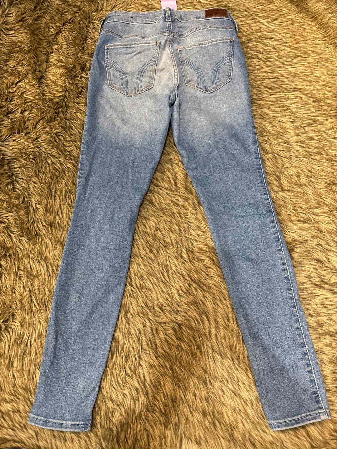 27 - Hollister Jeans