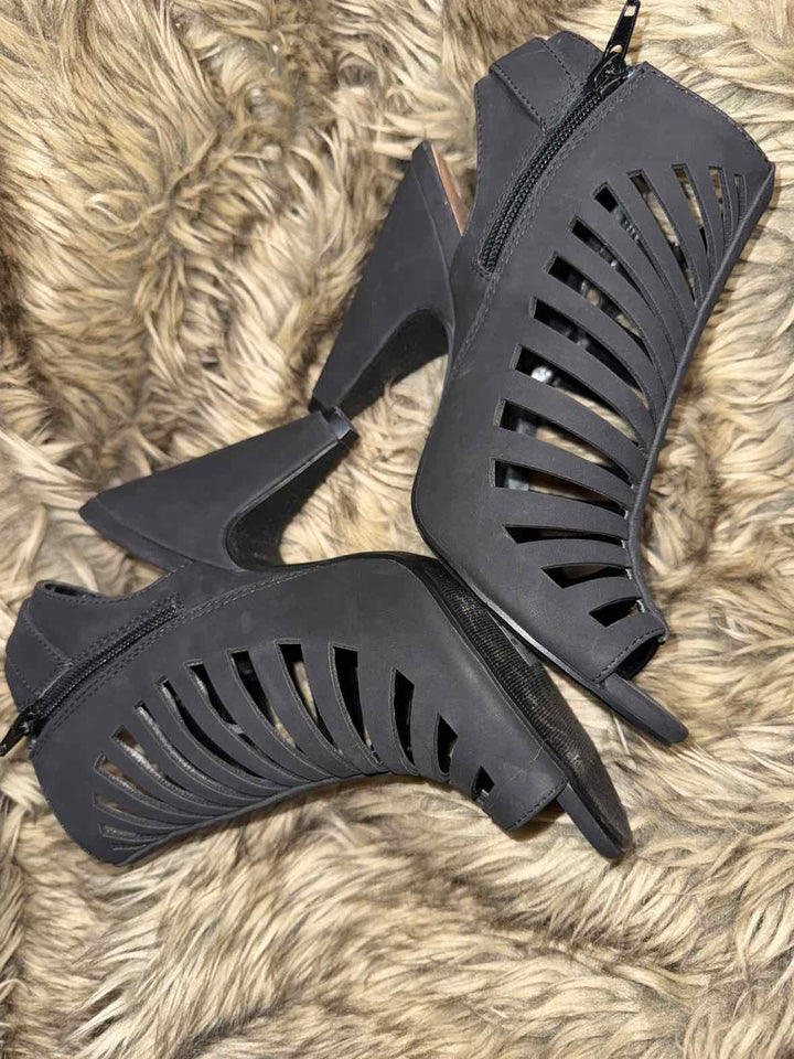 8 - Manhattan Collection Sandals