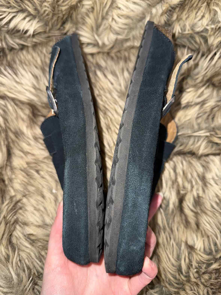8 - White Mountain Slip-on