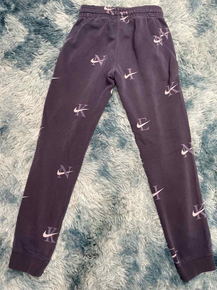 M - Nike Pants