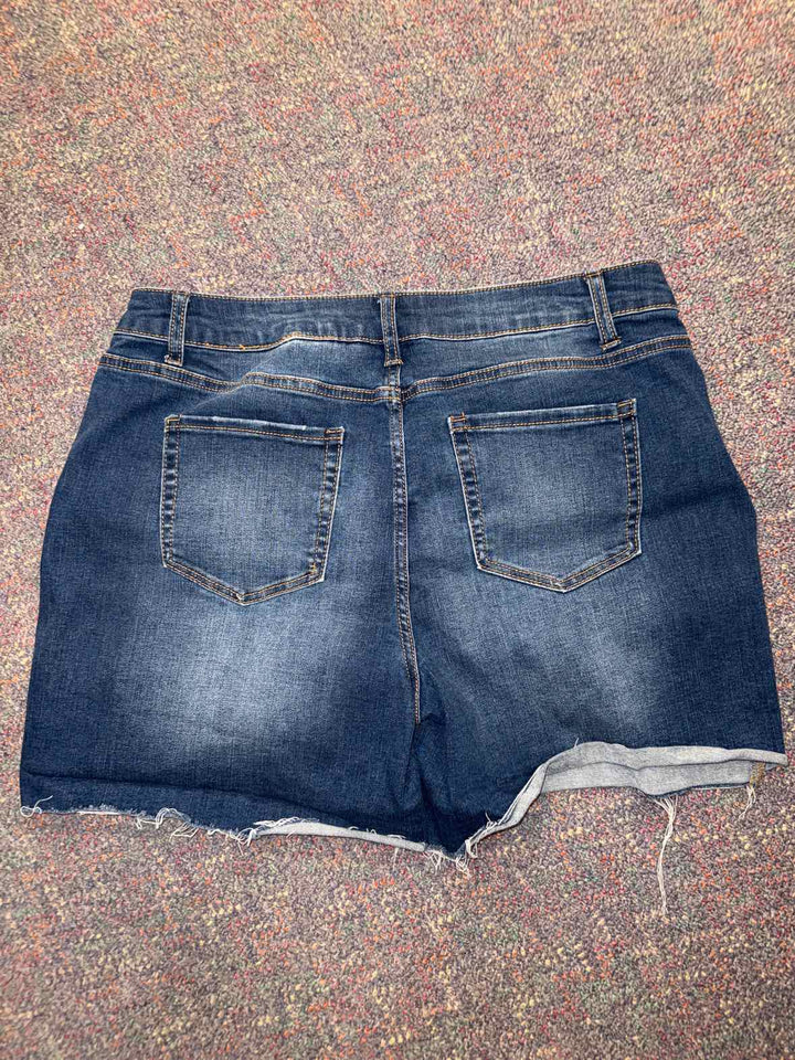 14 - Time and Tru Shorts