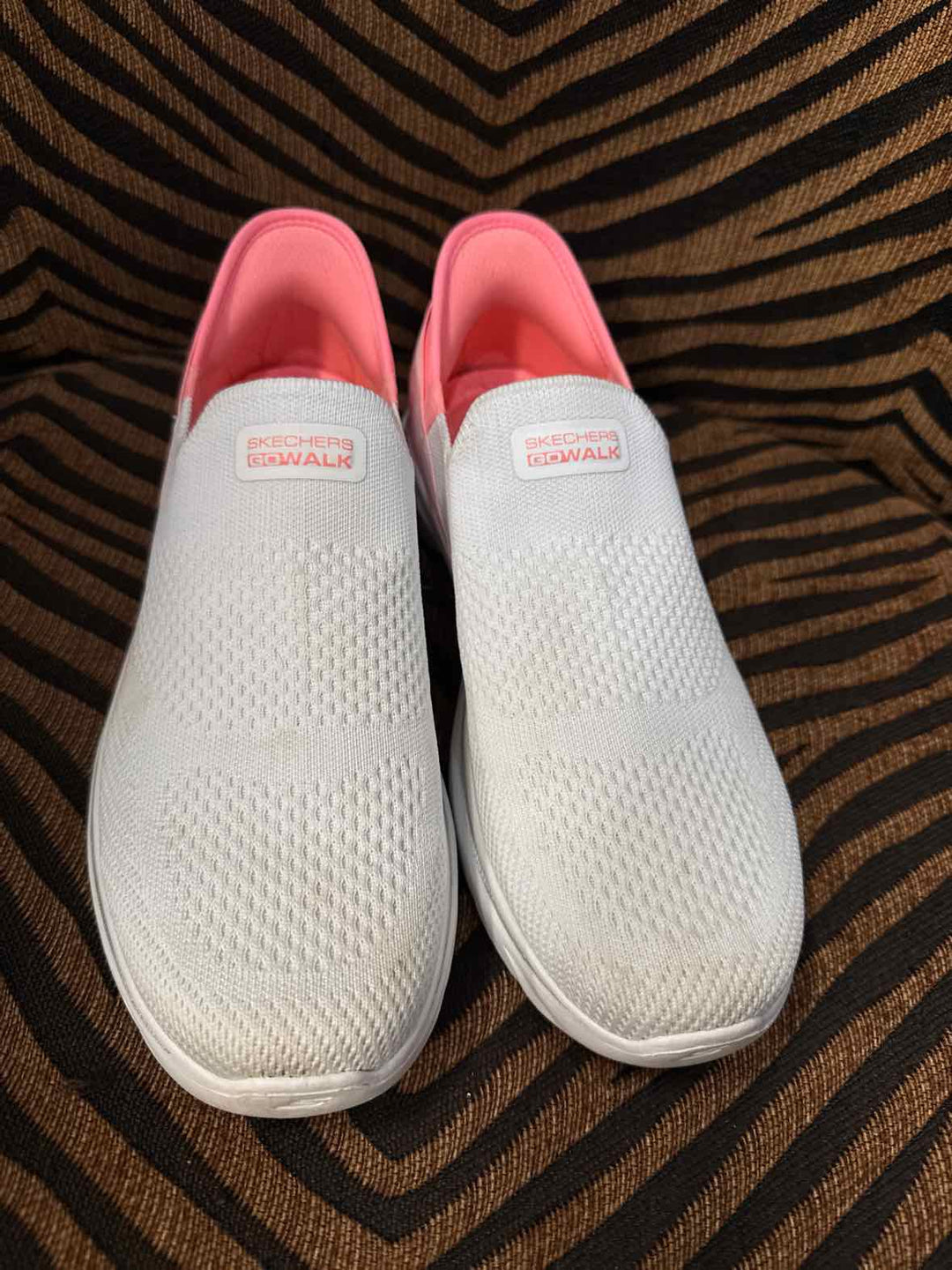 8.5 - Skechers Sneakers