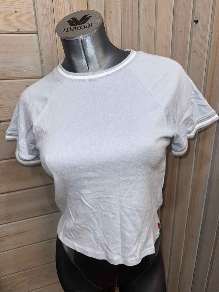 L - Levi's T-Shirt