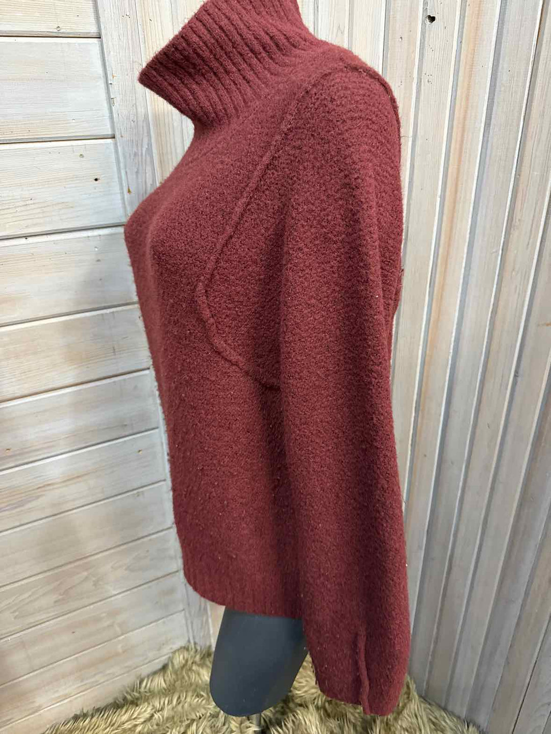 M - Universal Thread Sweater
