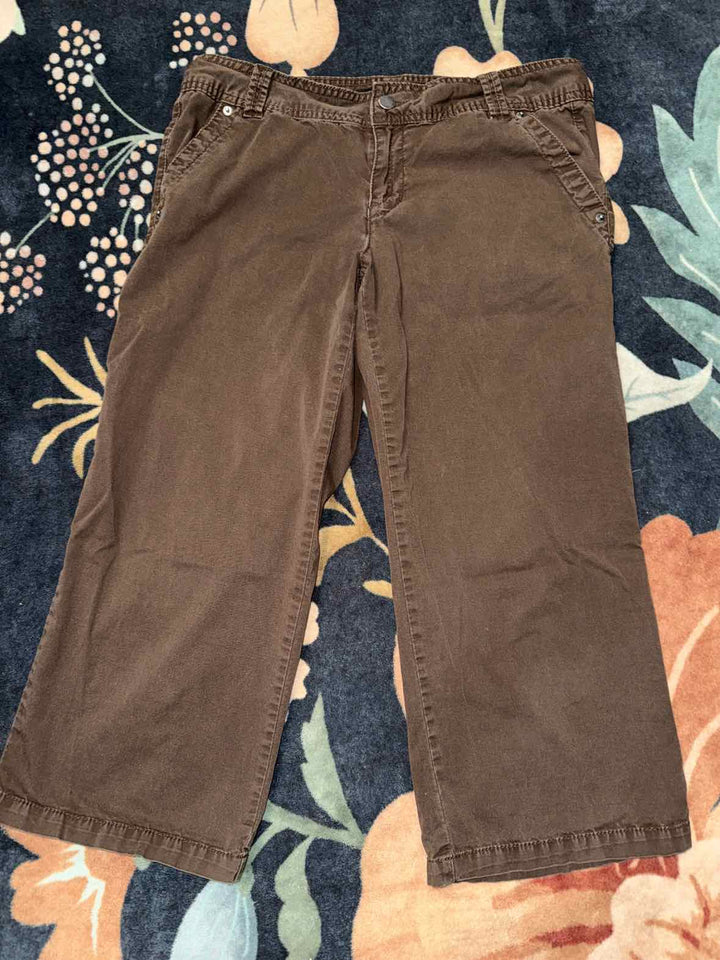 8 - Calvin Klein Capri