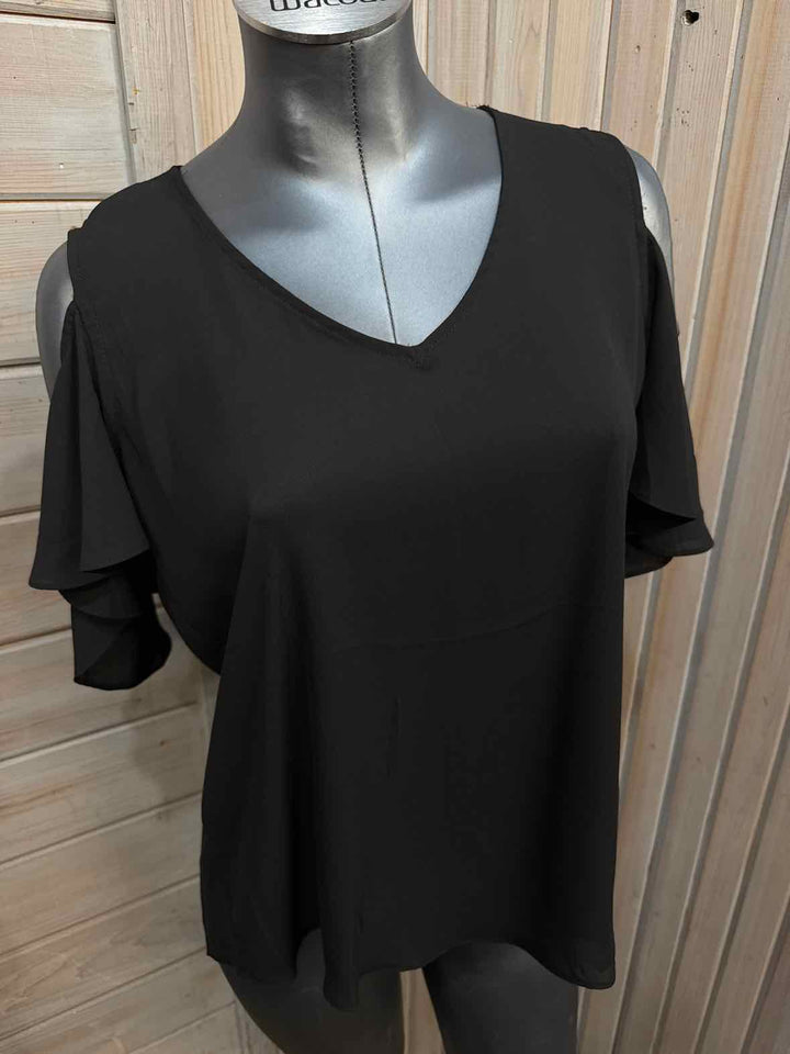 M - Adrienne Vittadini Cold Shoulder