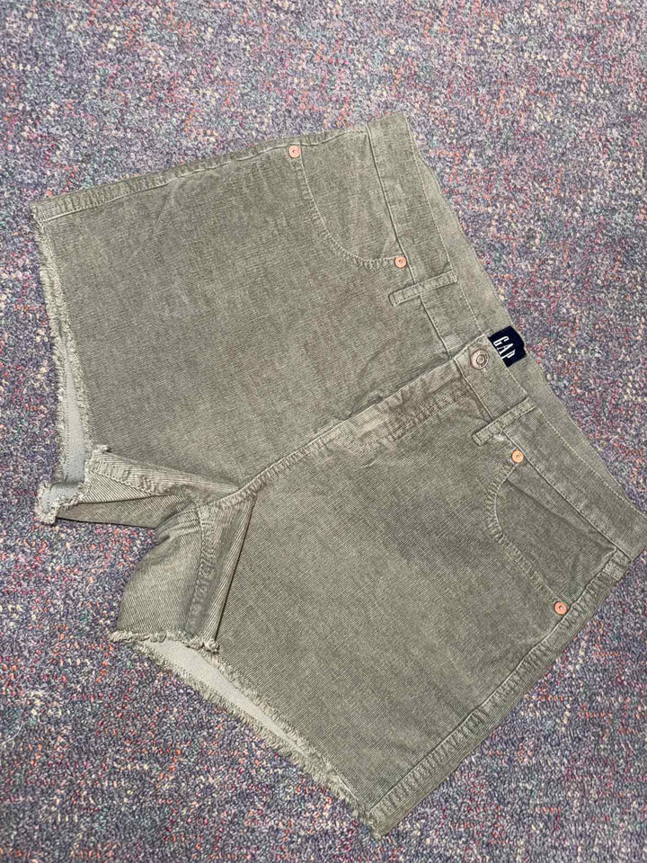 12 - Gap Shorts