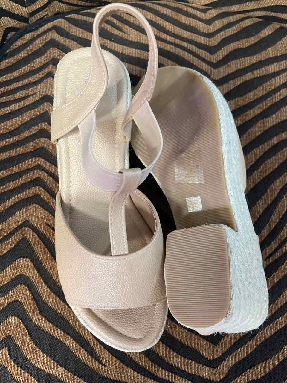 8.5 - Unknown Brand Sandals