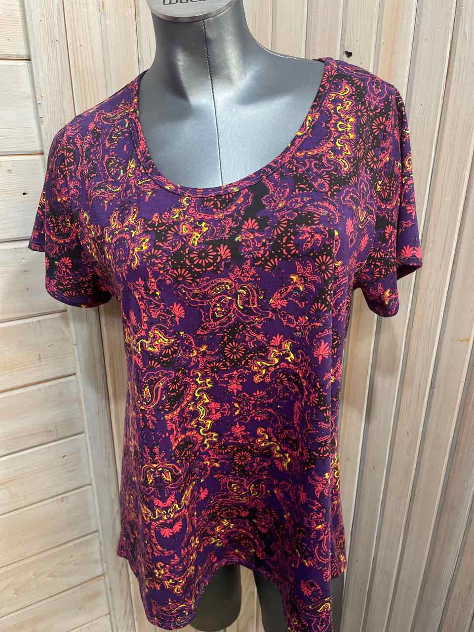 XL - LuLaRoe T-shirt