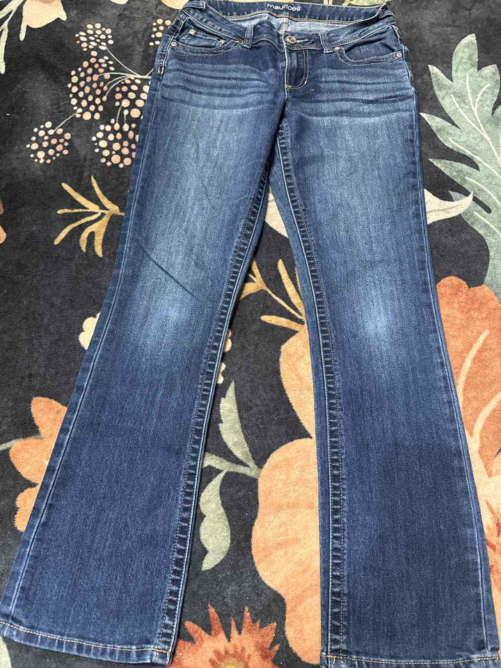 6 - Maurices Jeans