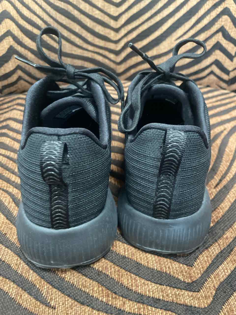 7.5 - Skechers Bobs Sneakers