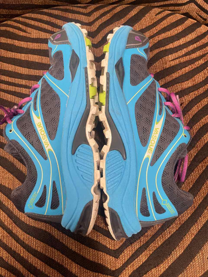 7.5 - Vasque Athletic Shoes