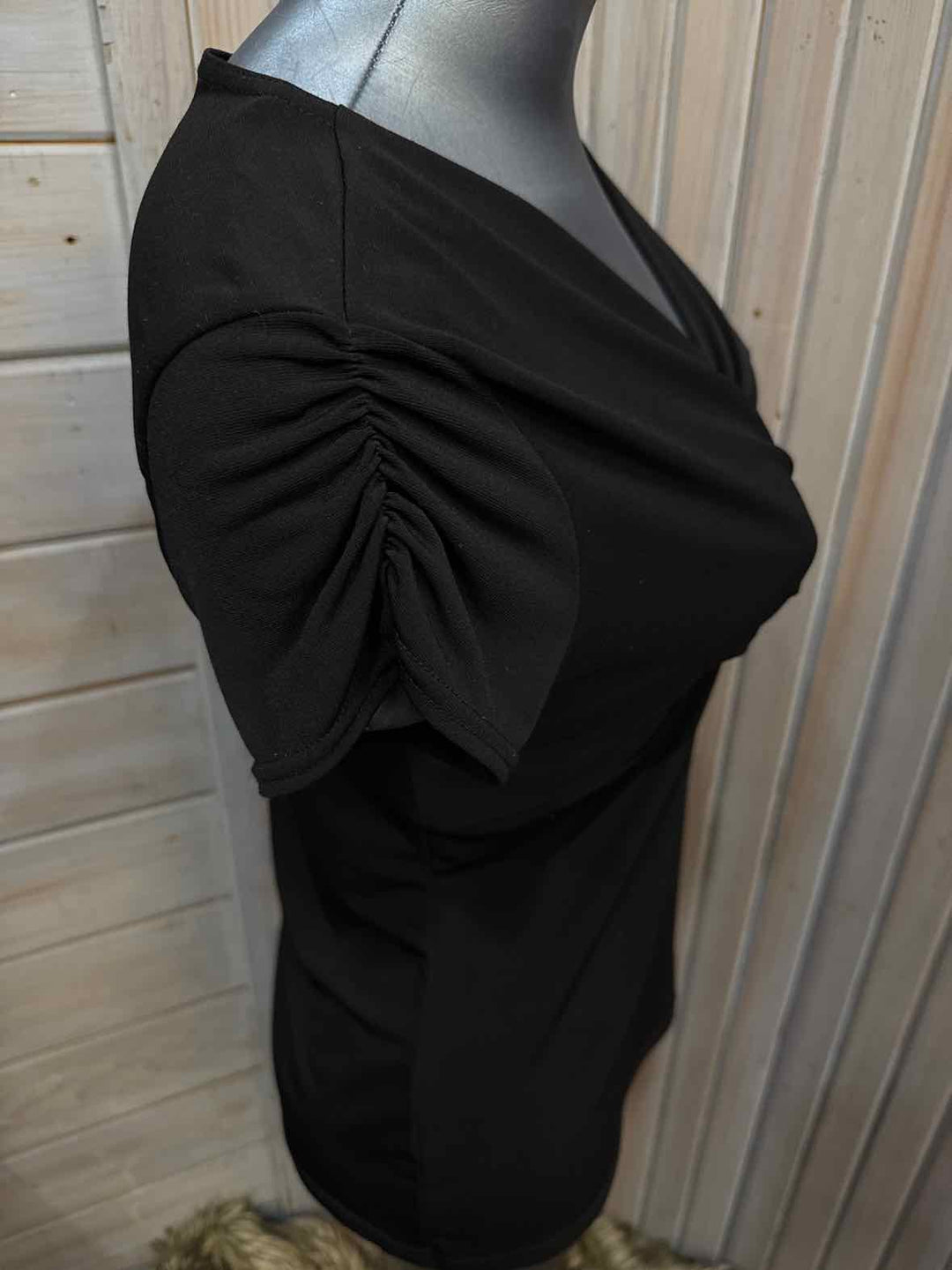 S - Unbranded T-Shirt